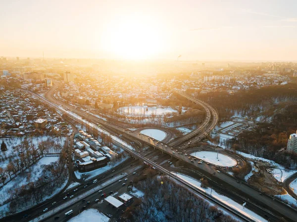 Sunset in winter evening city of Voronezh. Transport junction, a — Stock Photo, Image