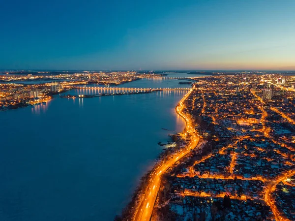 Night winter Voronezh, luchtfoto van Drone — Stockfoto