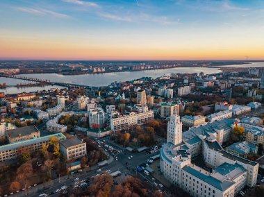 Akşam sonbahar Voronej, orta kısmına drone havadan görünümü 