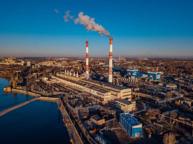 Termik santral. Büyük endüstriyel drone havadan görünümü 