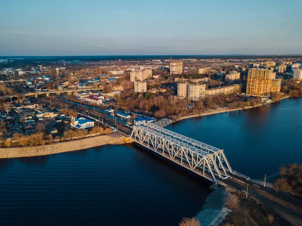 Vista aérea da ponte ferroviária sobre o rio Voronezh — Fotografia de Stock