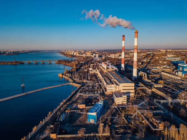 Теплова електростанція. Вид з повітря на безпілотник великої промисловості — стокове фото