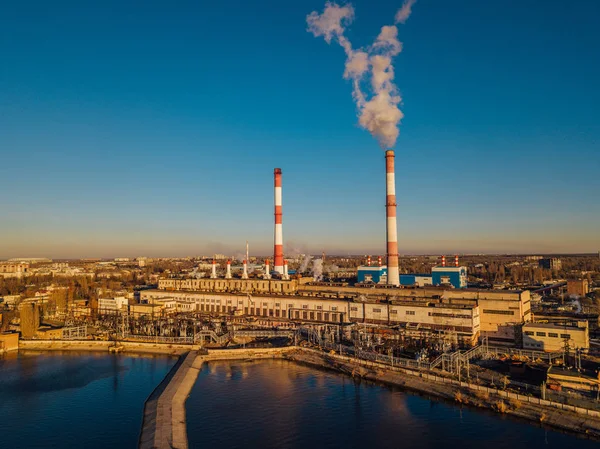 Termik santral. Büyük endüstriyel drone havadan görünümü 