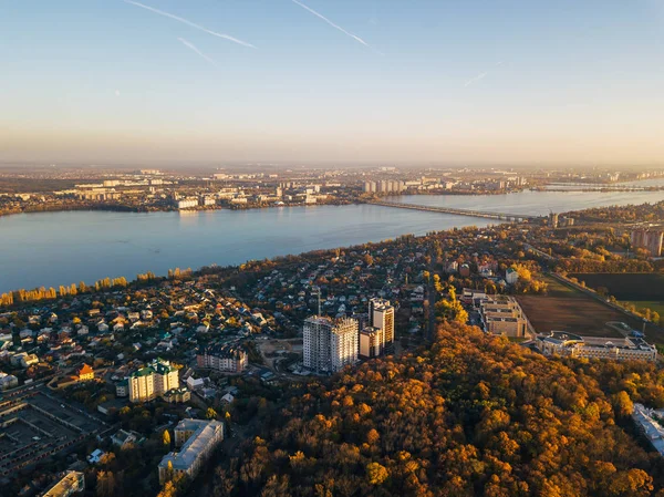 Letecký pohled na Voroněž v podzimním večeru od výšky dronu f — Stock fotografie