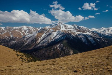 Dağ manzarası, karlı tepeler, Arkhyz, Kafkas dağları, Ru