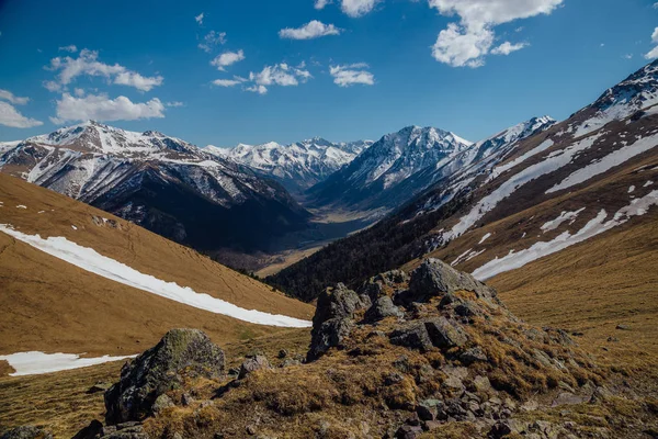 Dağ manzarası, karlı tepeler, Arkhyz, Kafkas dağları, Ru — Stok fotoğraf