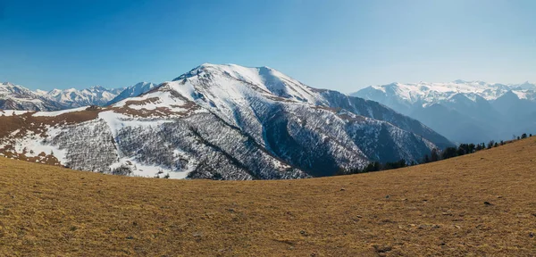 Dağ manzarası, karlı tepeler, Arkhyz, Kafkas dağları, Ru — Stok fotoğraf