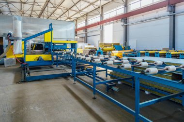 Termal yalıtım sandviç paneli üretim hattı. Paten iletisi