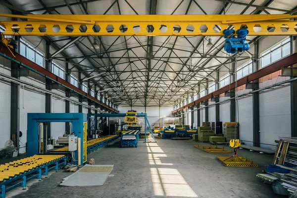 Insulation sandwich panel production line. Machine tools, roller