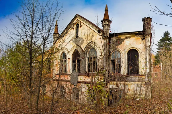 Ruined and abandoned mansion of Khvostov in gothic style, Lipets — Stock Photo, Image