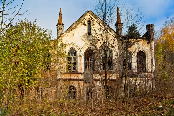 Ruined and abandoned mansion of Khvostov in gothic style, Lipets — Stock Photo, Image