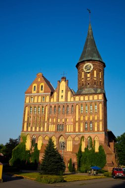 Yenilenmiş Katedral Kaliningrad şehrinin bir sembolü ve...