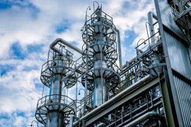 Voronezh Sentetik Lastik Fabrikası, Kimyasal termoplastik üretimi. Bükreş temizleme ve kurutma çözücüleri sütunları.