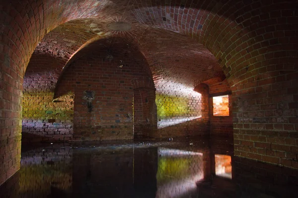 Kaliningrad 'da terk edilmiş eski Prusya kalesi sular altında kaldı.