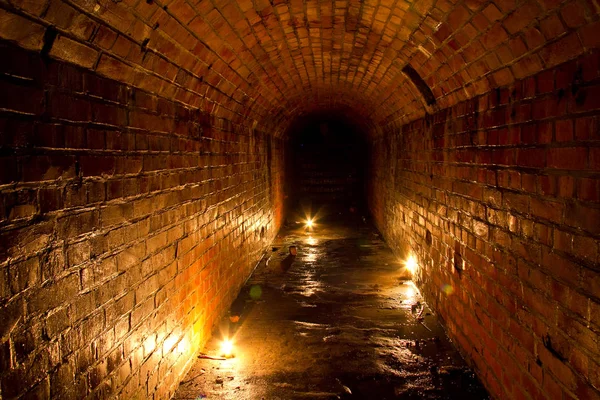Passage souterrain historique sous le fort abandonné — Photo