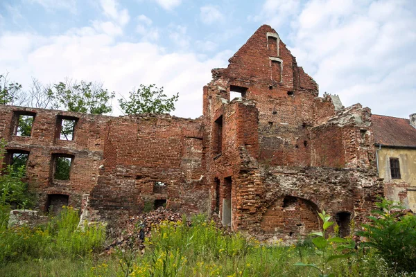 Ruinen der alten preußischen Burg Insterburg, chernyahovsk, kaliningr — Stockfoto