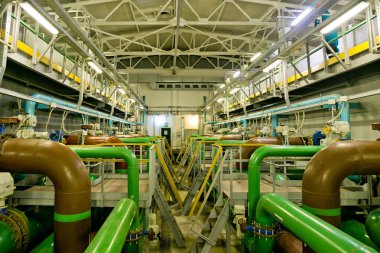 Modern atık su arıtma tesisi, filtreler, boru hattı ve 