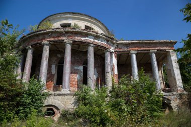 Earl Voeikov 'un terk edilmiş malikânesi, Penza Bölgesi.