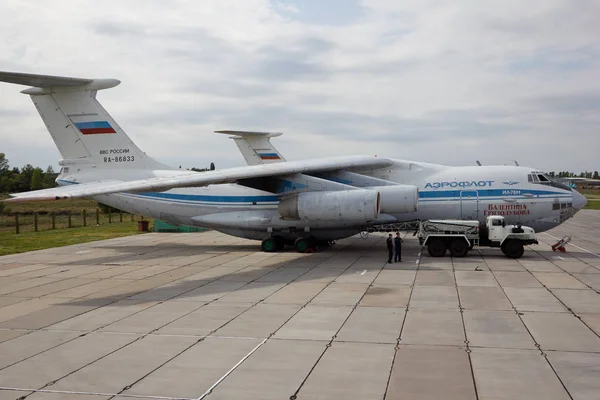 Voronezh, Ryssland - 28 augusti 2013: Cargo flygplan Il-76m av — Stockfoto