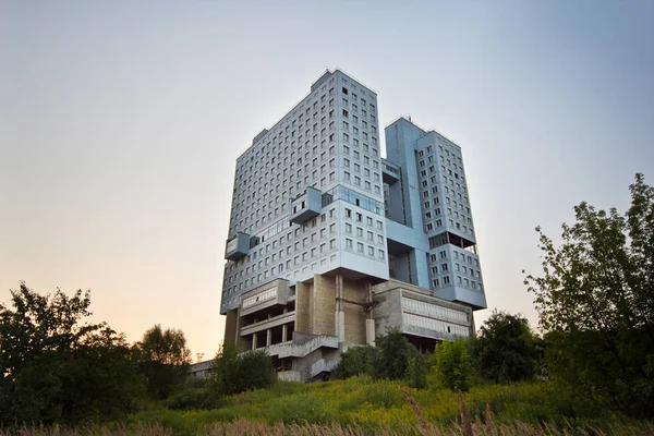 Edificio abandonado Casa de los Consejos (Casa de los Soviets) en Kalin —  Fotos de Stock