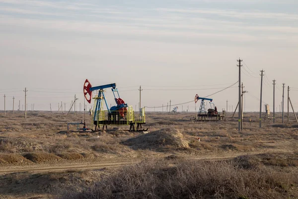 Batı Kazakistan'da petrol sahası — Stok fotoğraf