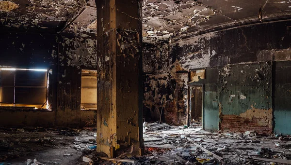 Astrakhan 'daki eski tarihi konağın içi yanmış.