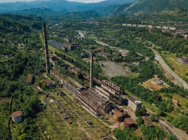 Terk edilmiş Tkvarcheli termik santralinin havadan görünümü, Abhazya, Gürcistan