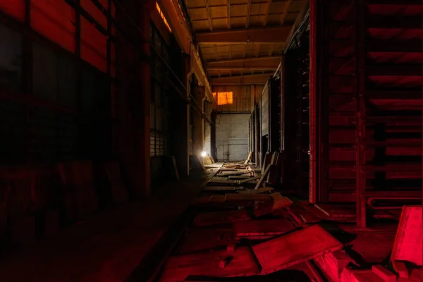 Noche en una fábrica de ladrillos abandonada. Horno de ladrillo viejo —  Fotos de Stock