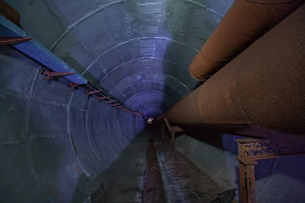 Okrągły podziemny tunel przewodu grzewczego — Zdjęcie stockowe