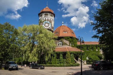 Güzel büyümüş su kulesi Rauschen, Kaliningrad bölgesi