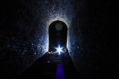 Eski Prusya kalesinin altında karanlık zindan, Kaliningrad