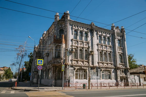 Apartamento edifício do empreiteiro Nuychev, Faculdade de Haritonova — Fotografia de Stock