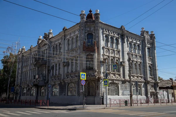 Immeuble de l'entrepreneur Nuychev, Collège de Haritonova — Photo