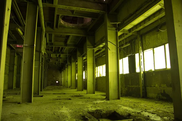 Edificio industrial abandonado de la fábrica de Voronezh de radio compo — Foto de Stock