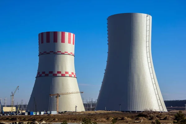 Construção de torres de arrefecimento da central nuclear — Fotografia de Stock