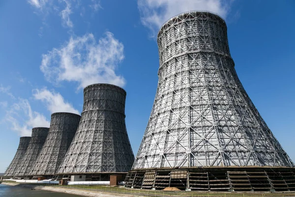 Torres de refrigeração da central nuclear de Novovoronezh — Fotografia de Stock