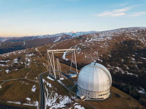 Särskilt astrofysiskt observatorium på kvällen. Flygbild — Stockfoto