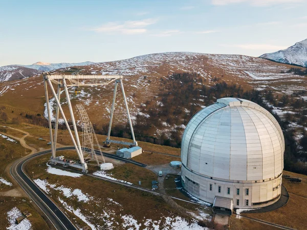 Särskilt astrofysiskt observatorium på kvällen. Flygbild — Stockfoto