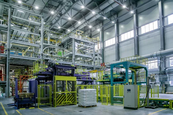 Kimya fabrikası. Termoplastik üretim hattı. Üretim ve 