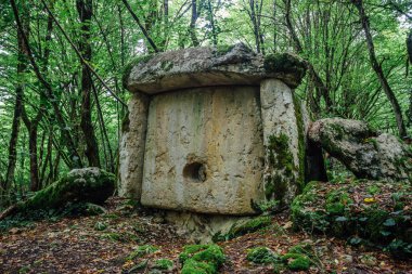 Abhazya f antik gizemli megalitik inşaat dolmen
