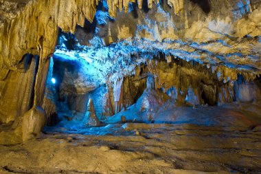 Nat güzel speleothem diktalagnata, sarkıt, dikitler