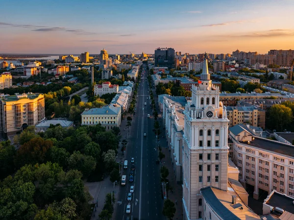 Kvällssommar Voronezh, flygbild. Tornet för förvaltning av Sou — Stockfoto