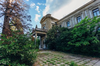 Yalta, Kırım'da Earl Mordvinov terk edilmiş eski konak