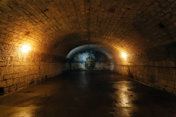 Large empty old dark underground vaulted cellar — Stock Photo, Image