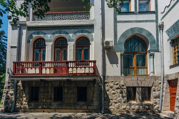 Belo palácio majestoso em estilo oriental — Fotografia de Stock