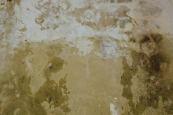 Textura de pared sucia gruñona. Yeso dañado con manchas de agua —  Fotos de Stock
