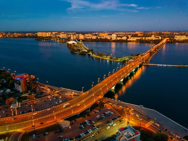 夏夜Voronezh，Chernavsky桥和Massalitinov堤，空中景观 — 图库照片