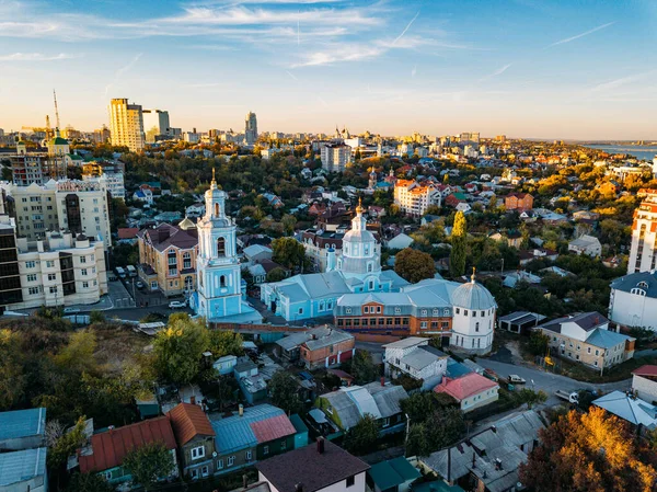 Βράδυ φθινόπωρο Voronezh, εναέρια θέα από drone. Εκκλησία του Αγίου Νικολάου — Φωτογραφία Αρχείου