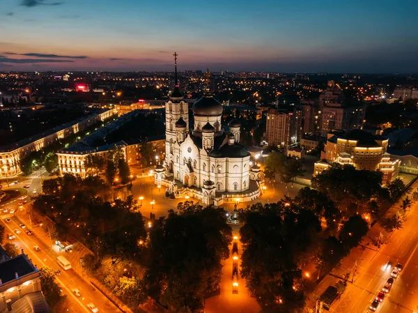 Night Voronezh, bebådelsekatedralen, flygdrönarvy — Stockfoto