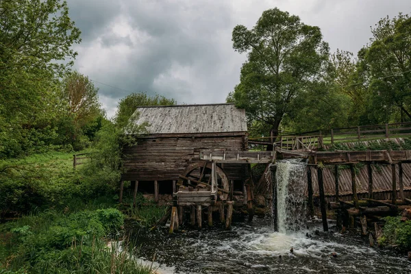 Gamla Trä Log Vattenkvarn Ryska Byn — Stockfoto